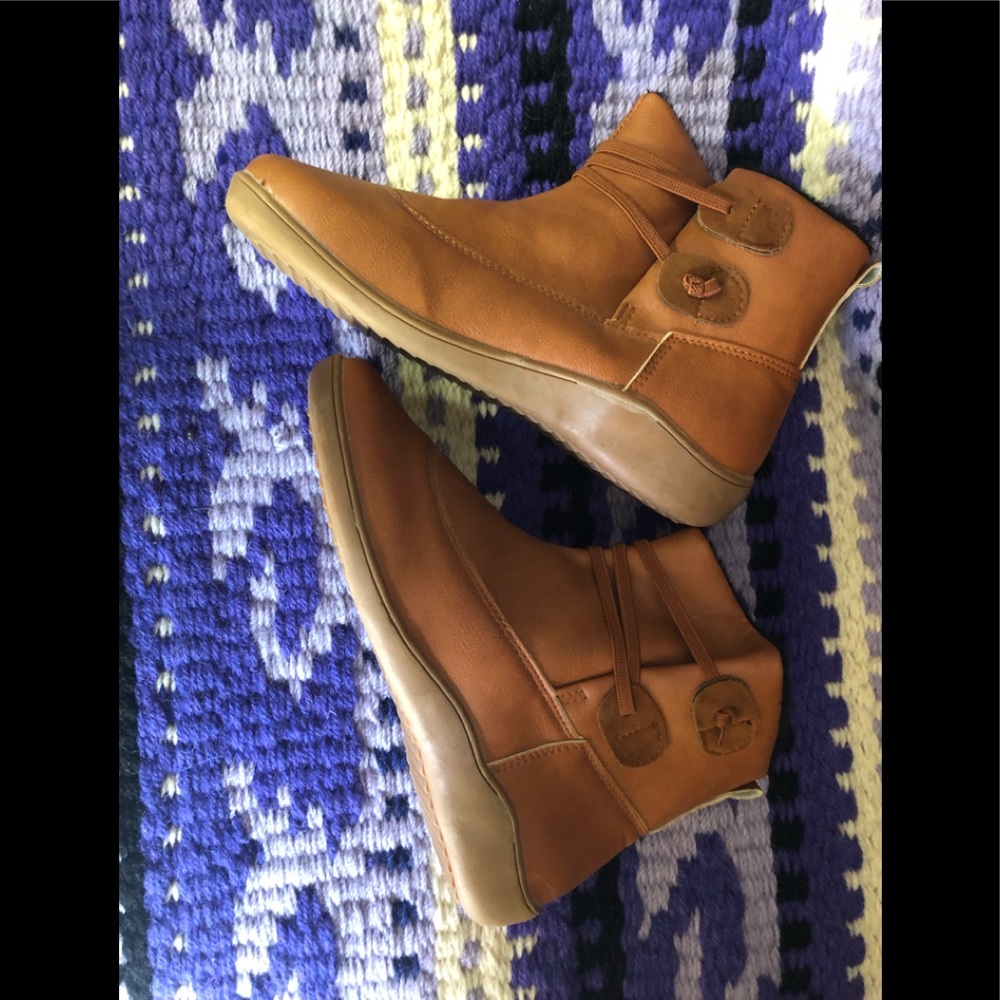 NWOT ankle boots